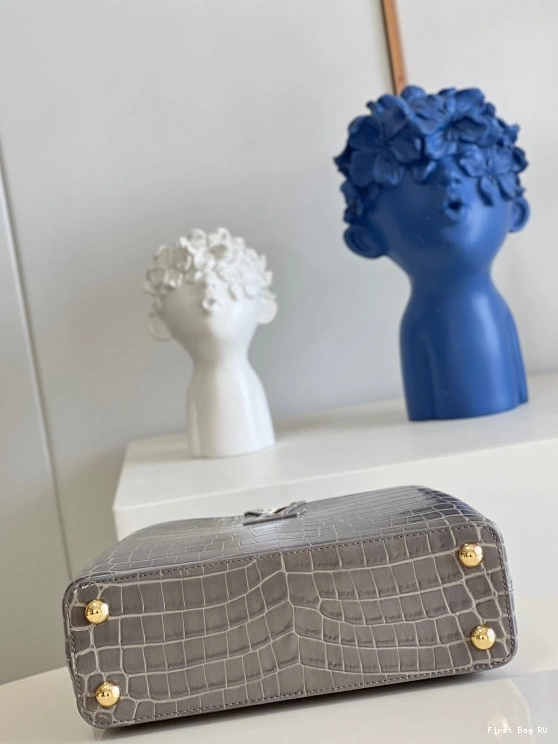 First bag ru BB LOUIS CAPUCINES VUITTON 0716